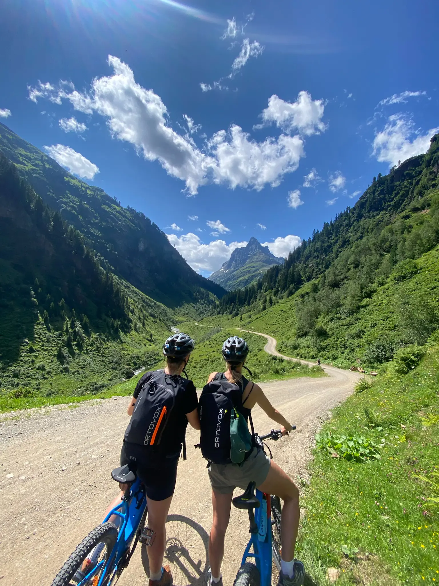 FF2F63DE 9172 4C6B A048 78D4470B3AB8