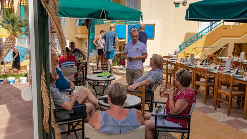 skyggeområde ved poolbaren