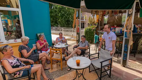 Skyggeområde ved poolbaren 