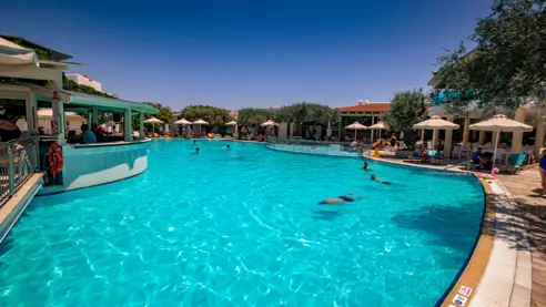 Pool med børnebassin 