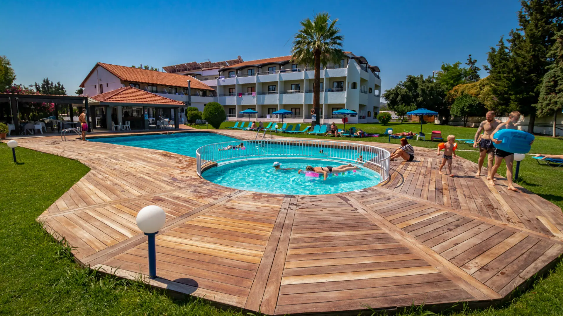 Matoula Beach Pool 
