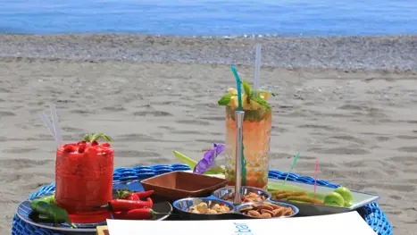 Lækre drikkevare på stranden 