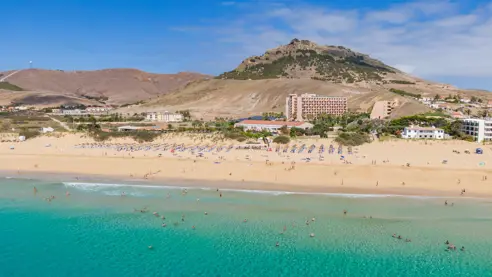 Sandstrand ved hotellet
