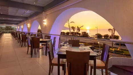 Restaurant område med solnedgang 