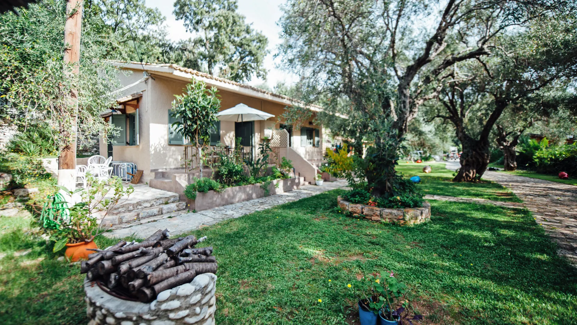 Direne Bungalows slide 2