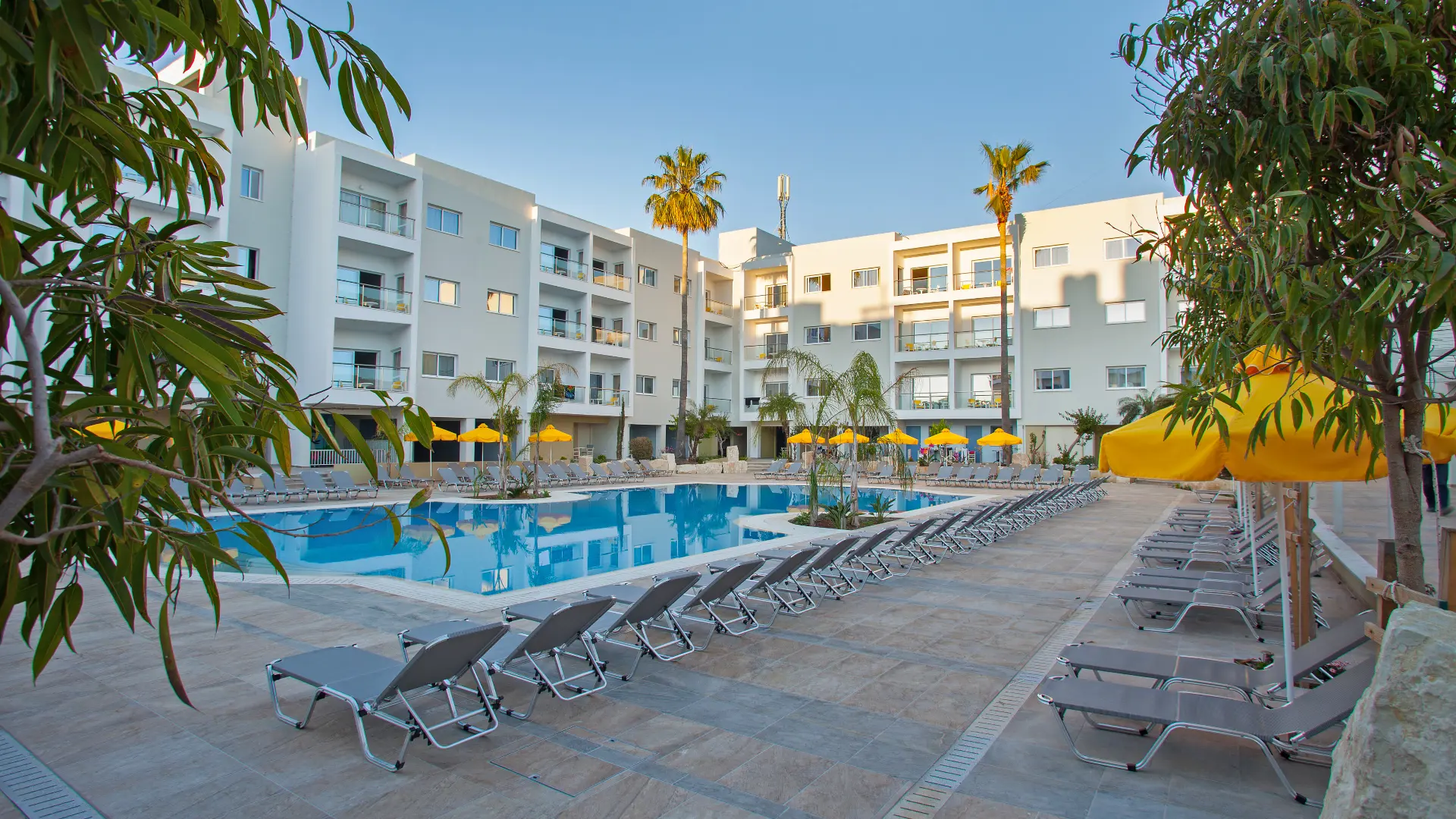Mayfair m/All Inclusive slide 3