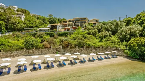 Ornella Resort og Village med privat strandafsnit 