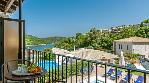 Eksempel på balkon med skrå havudsigt