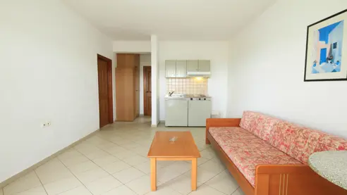 Opholdsrum i lejlighed m. separat soveværelse