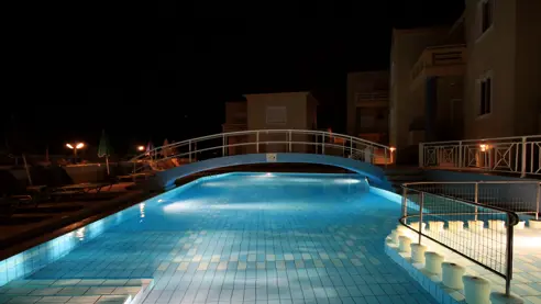 Poolområdet i aftentimerne