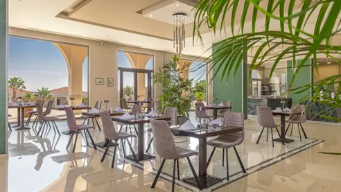 Asiatisk tema restaurant - (reservation påkrævet)