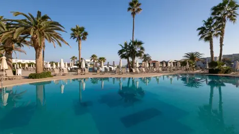 Poolområde på Atlantica Ocean Beach Resort