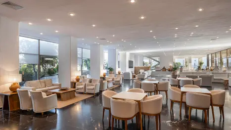 Indendørs loungeområde 