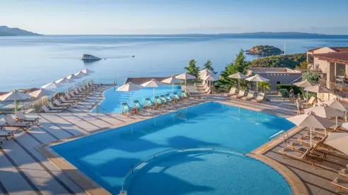 Pool med panoramaudsigt