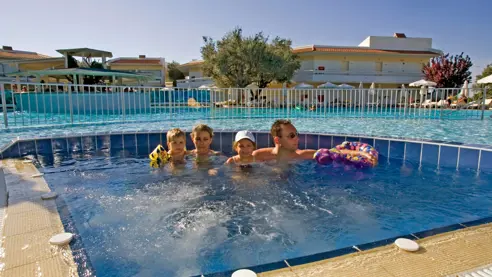 Boblebad i poolen 