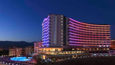 Diamond Hill Resort by night