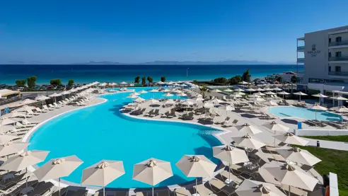Belair Beach poolområde med havudsigt 