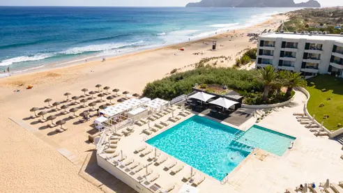 Pool helt ud til stranden 