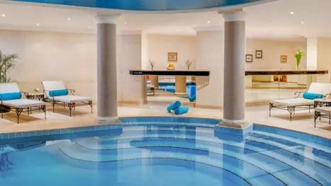 Spacenter med indendørs pool