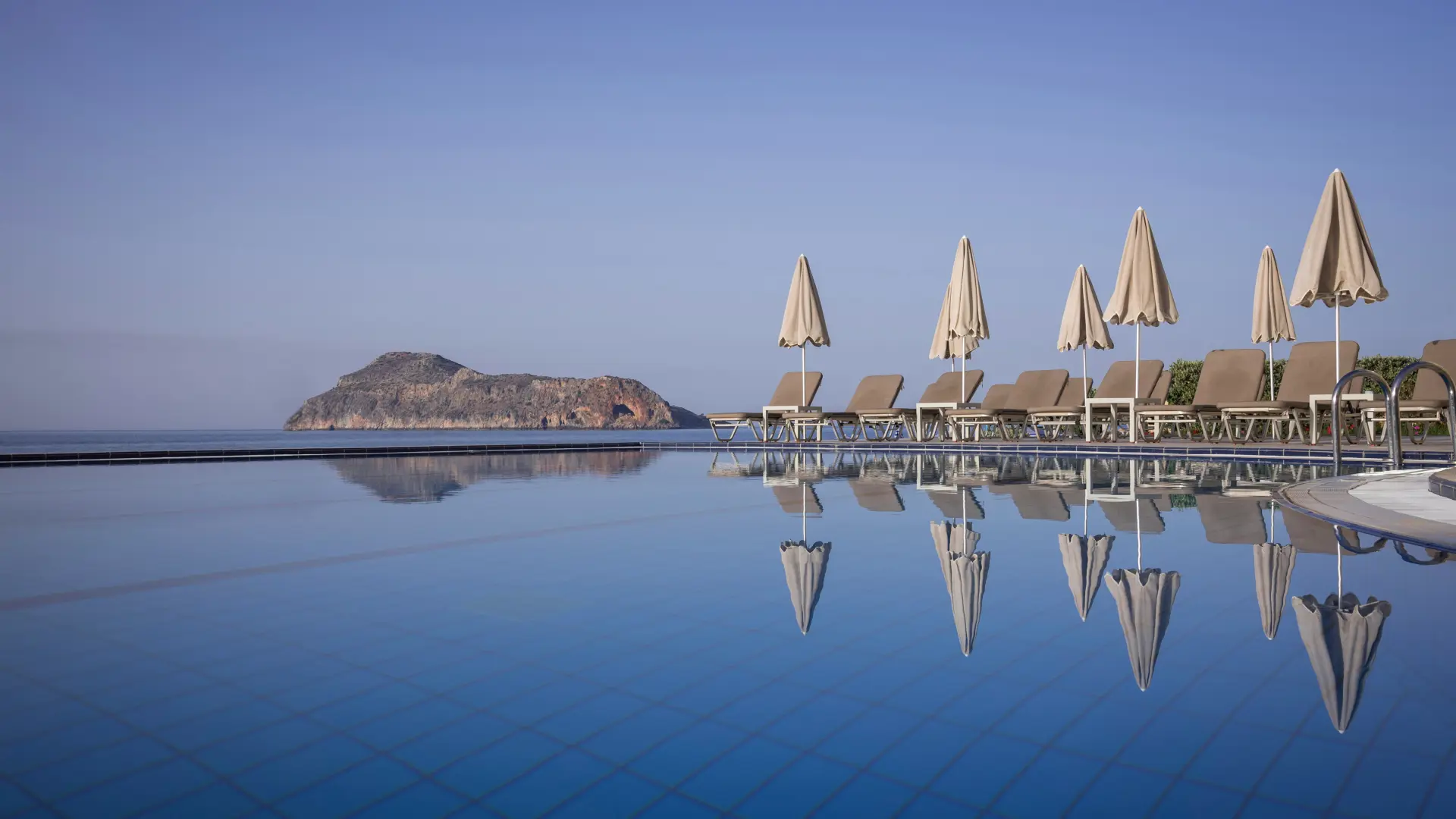 Blue Dome Hotel slide 3