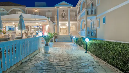 Indgangen til Daisy Hotel 