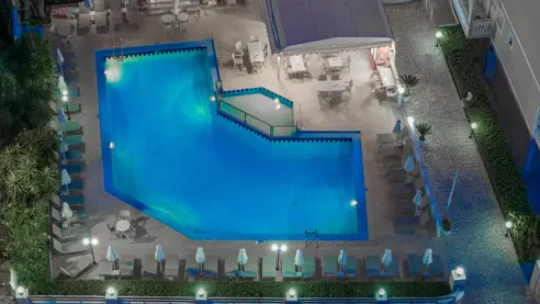 Pool med børnebassin 