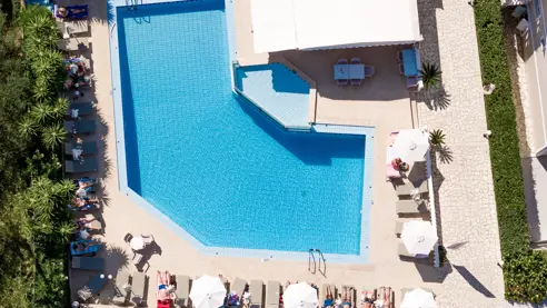 Pool og børnebassin 