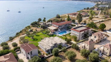 Filoxenia Hotel oppefra 