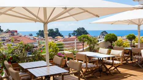 Tagterrase med udsigt over Parga 