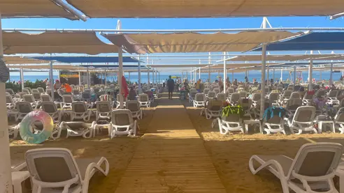 Hotellets egen strandbar