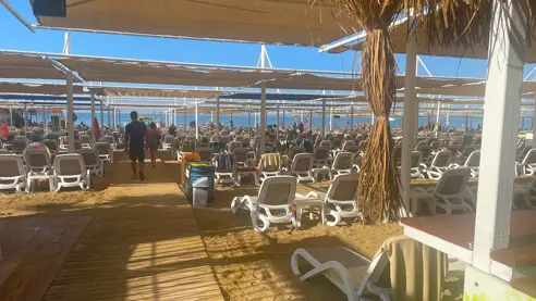 Hotellets egen strandbar