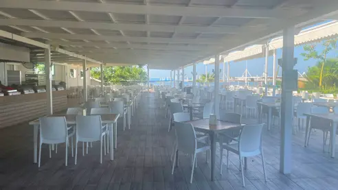 Hotellets egen strandbar