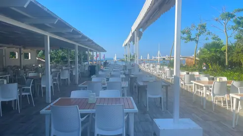 Hotellets egen strandbar