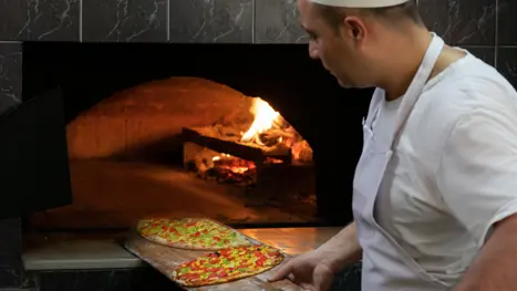 Pizza fra snackbaren 