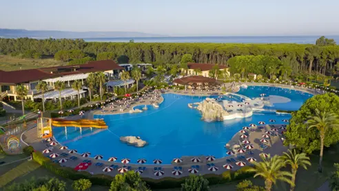 Pool med vandrutsjebaner