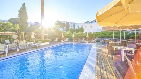 Poolområde ved poolbaren 