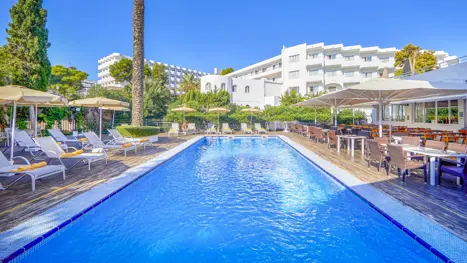 Poolområde ved poolbaren