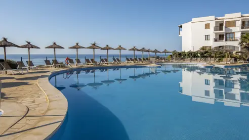 Pool med havudsigt 