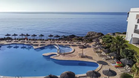 Pool med havudsigt 