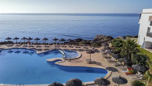 Pool med havudsigt 