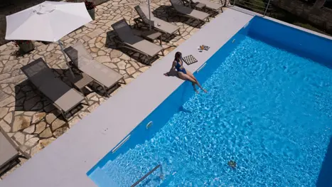 Poolområde på terrassen 
