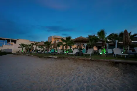 Strandafsnit ved hotellet 