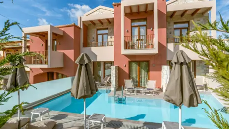 Aria Suites swim up pool 