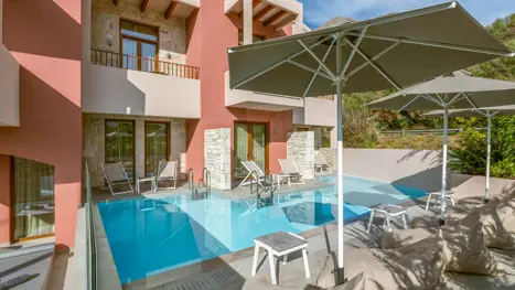 Swim up pool 