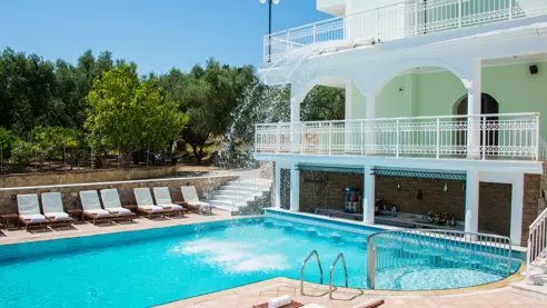 Di Palai pool og poolbar 