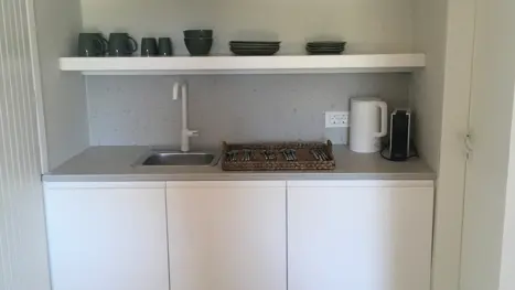 1-vær. lejl. (studio) - (2 pers.) - skrå havudsigt