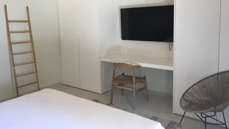 1-vær. lejl. (studio) - (2 pers.) - skrå havudsigt