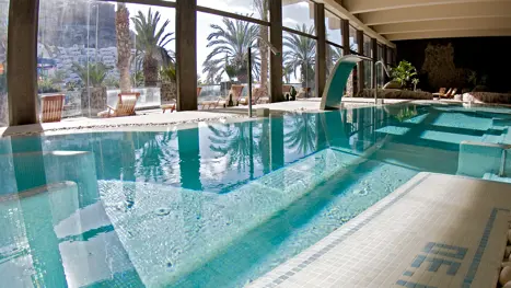 Indendørs pool 