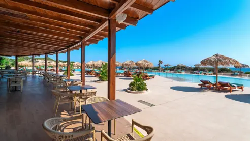 Aura poolbar med lokale græske retter 