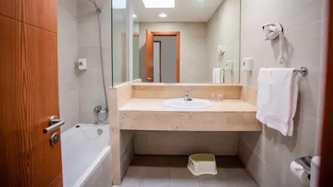 Eksempel på badeværelse med badekar